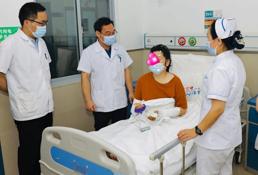 让笑容重新绽放——市人民医院多学科协作救治严重车祸外伤患者