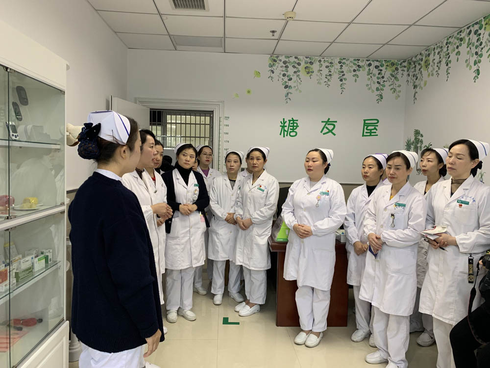 各科护士长参观糖尿病专科护理门诊.jpg