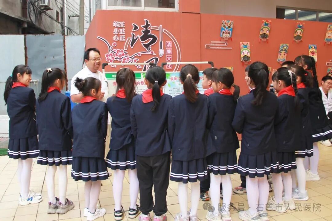 石首市人民医院眼科走进绣林小学开展近视防控宣传活动 石首市人民医院眼科走进绣林小学开展近视防控宣传活动