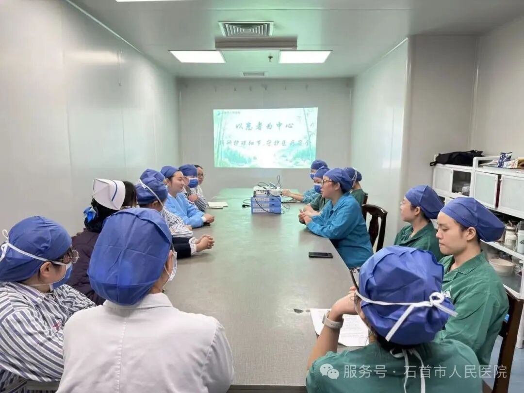 以沉浸式培训筑牢手术安全防线——市人民医院手术室开展“精准体位”角色体验活动 以沉浸式培训筑牢手术安全防线——市人民医院手术室开展“精准体位”角色体验活动
